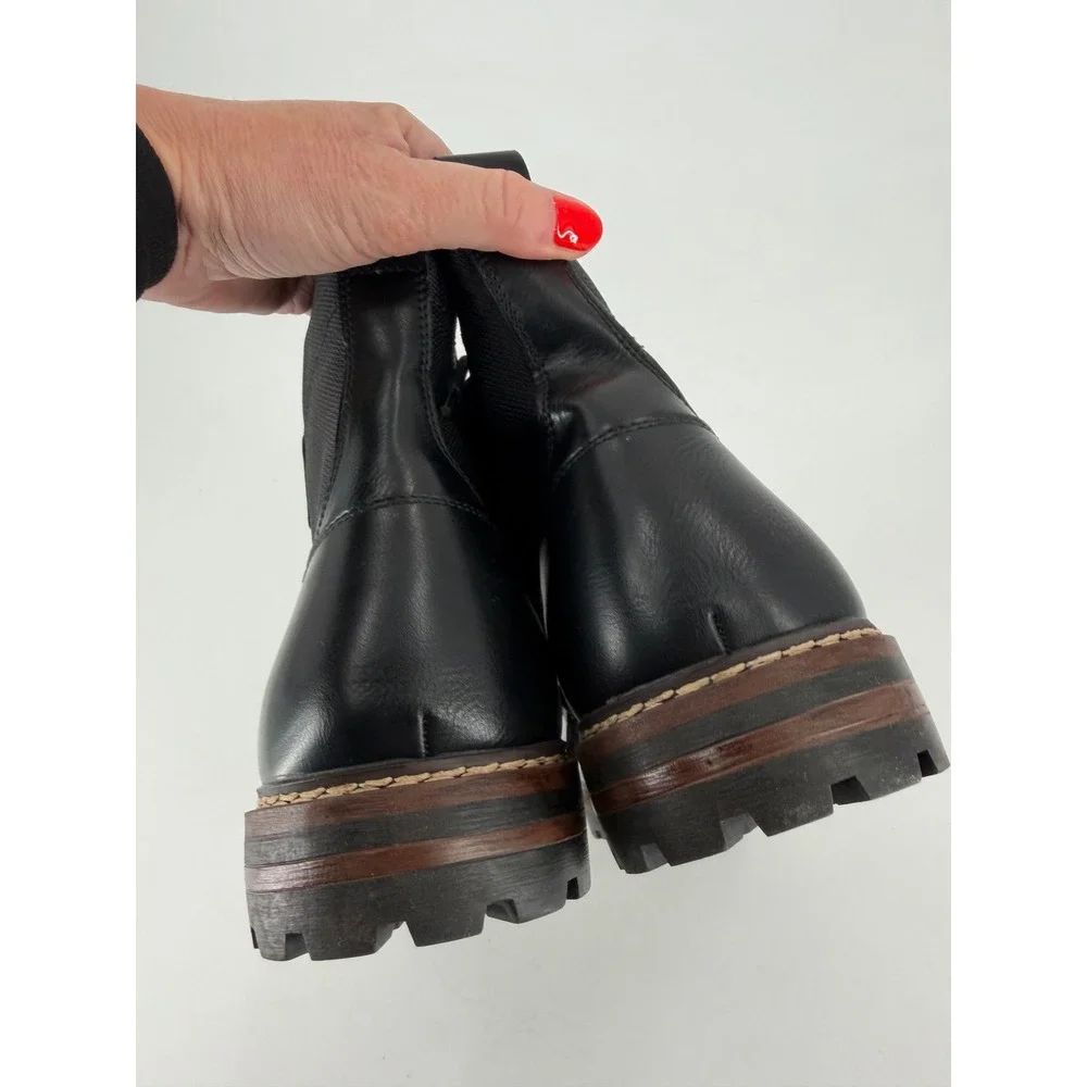 Steve Madden •durable synthetic